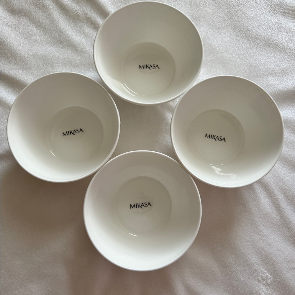 Mikasa Trellis White Set of 4 Soup Cereal Bowls Brand New